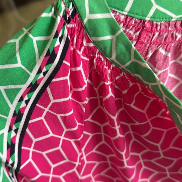 Crown & Ivy Boho Pink & Green Geo Print Popover Tunic Top Smocked V-neck Sz XS - Picture 9 of 14